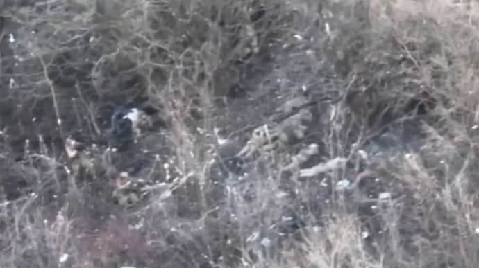 Russians shot Ukrainian soldiers as they surrendered on 24 February – video