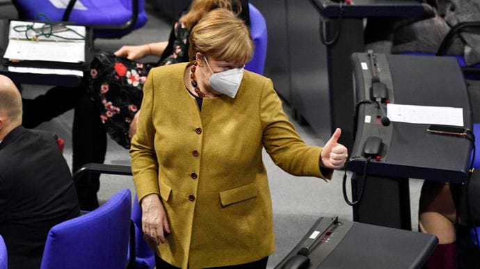 Меркель зробила щеплення від коронавірусу вакциною AstraZeneca