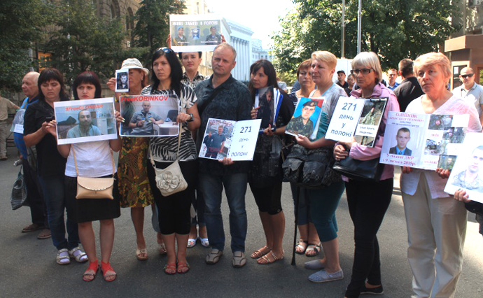 Довга дорога додому: родичі полонених про дії Савченко