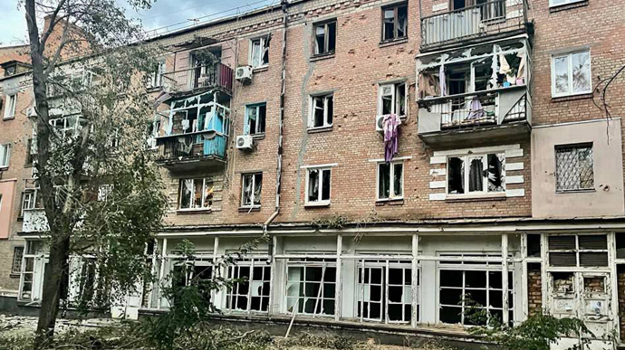 Russian forces attack Nikopol, injuring 1 woman and damaging 12 apartment buildings