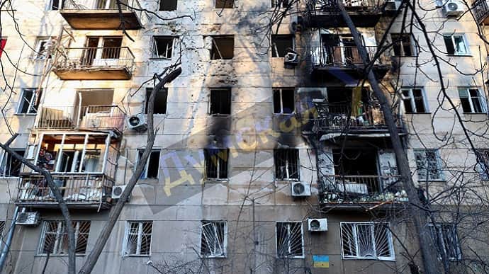 Media posts photos of apartment building in Odesa where all flats were destroyed in Russian attack – photo, video