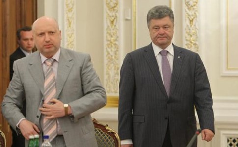ЄС каже, що Порошенку, Турчинову й Воронченку готують підозри, ДБР заперечує