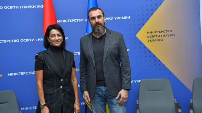Armenia sends Ukraine first assistance since start of war – digital devices for schools 