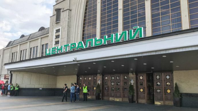 Залізничний вокзал у Києві евакуювали через начебто мінування