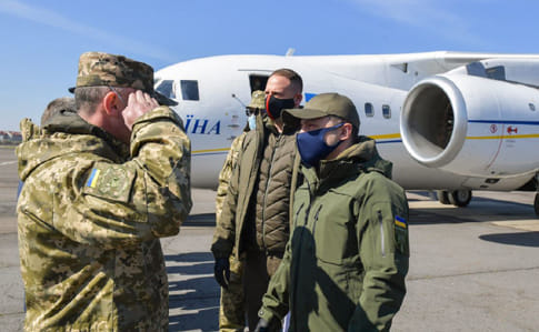 Зеленский прилетел на Закарпатье: посмотрит на военные учения
