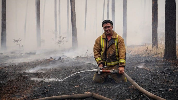 Рятувальники приборкали основні осередки лісових пожеж на Луганщині