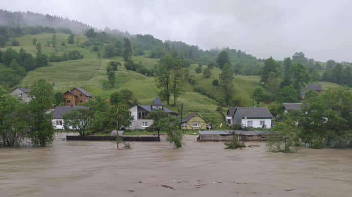 Наводнение на западе Украины: более 500 домов до сих пор подтоплены