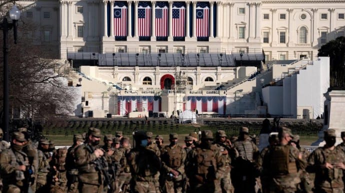 Інавгурація Байдена: у США готуються до збройних протестів, центр Вашингтона закритий