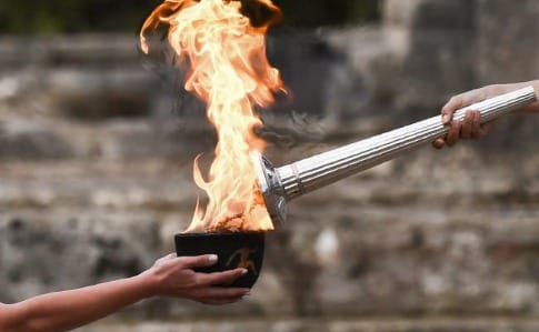 Олимпийский огонь в Афинах будут передавать без зрителей