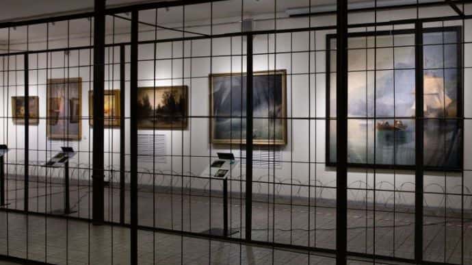 Порошенко спрятал свои картины за решеткой в музее, куда снова приходило ГБР