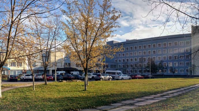 Київ терміново евакуює кілька лікарень через загрозу ракетного удару – КМДА