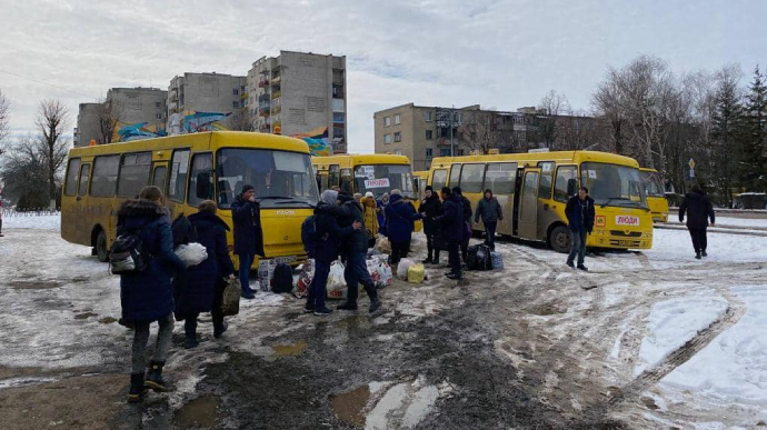 Из Луганщины эвакуировали 11 тысяч человек, анонсирован новый коридор