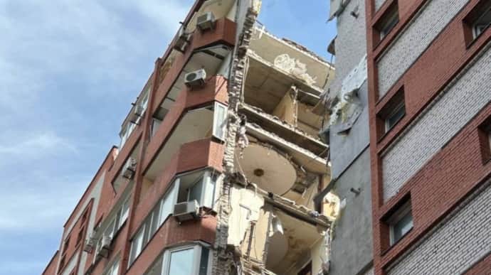 Rescue workers have been removing debris of residential building in Dnipro for a week – photos