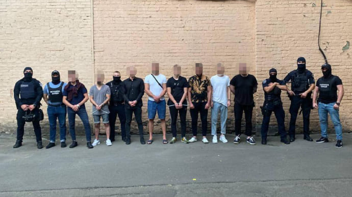Майже 150 пограбувань іноземців: у Києві знешкодили злочинну групу
