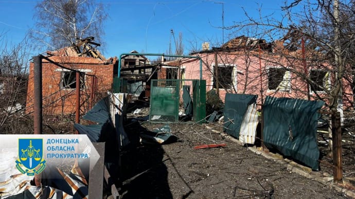 Russians attack Pokrovsk and Bakhmut districts, killing and injuring people