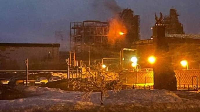 Drones hit primary oil refining unit at refinery in Russia's city of Nizhnekamsk