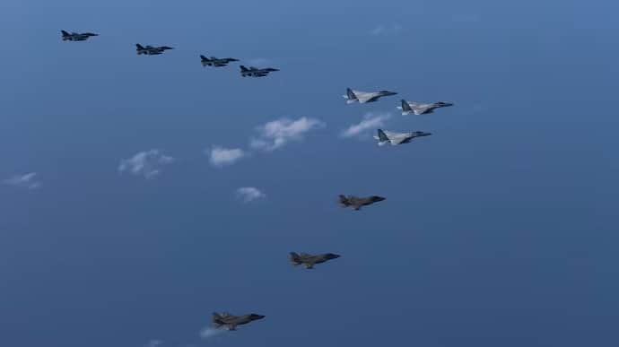 США, Японія і Південна Корея вперше в історії провели спільні повітряні навчання