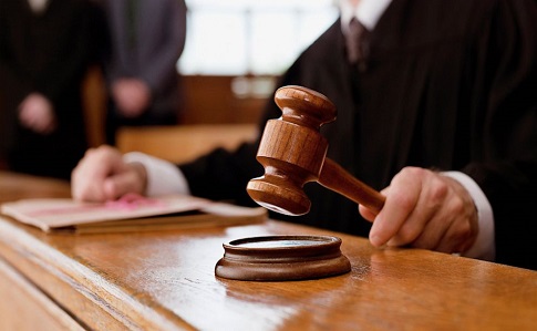 PROSUD: Суддя Бобровник п'є на робочому місці і бере хабарі