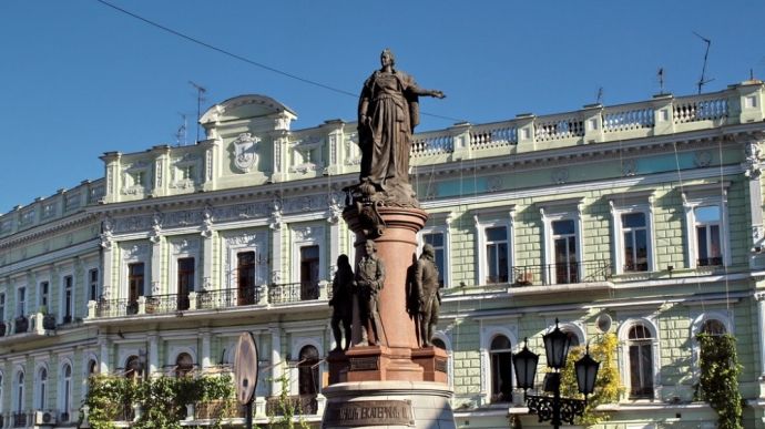 Долю пам’ятника Катерині ІІ в Одесі вирішили обговорити з одеситами