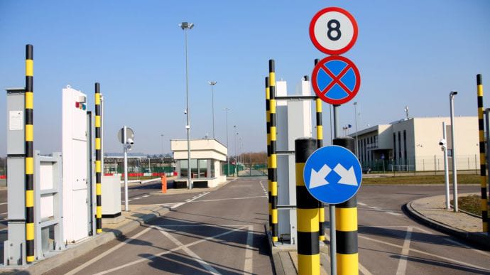 На кордоні з Польщею знову відкриють 3 автомобільні пункти пропуску