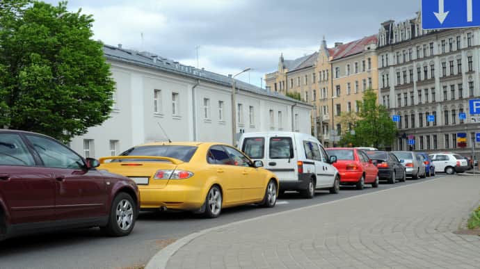 Латвия отправит в Украину новую партию конфискованных у нетрезвых водителей автомобилей