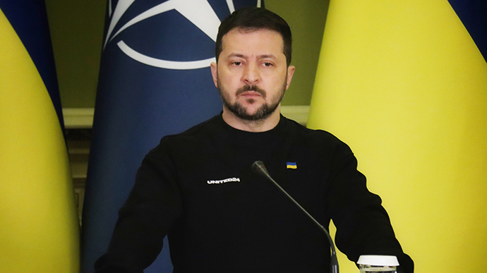 Zelenskyy holds Supreme Commander-in-Chief meeting to hear intelligence reports about Russian plans, focusing on arms distribution 