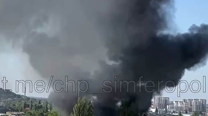 Military unit on fire in Simferopol