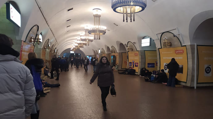 Киевское метро остановило перевозки: работает как укрытие