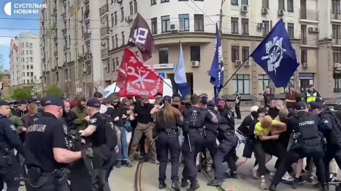 Стычка на столичном Подоле: самые горячие головы доставлены в полицию