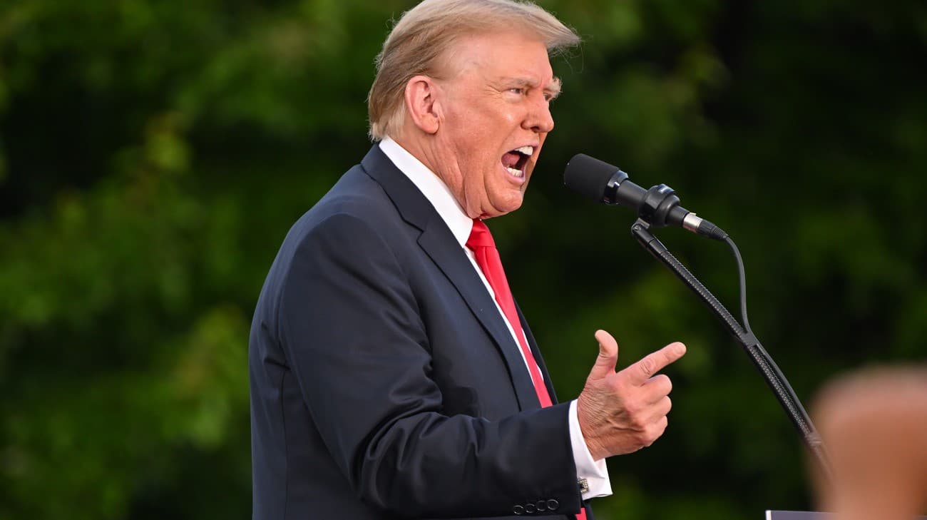 Trump in emotional style accused China of breach of customs agreement