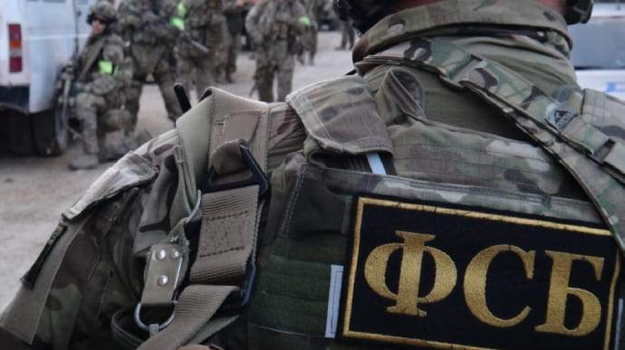 У Росії затримали понад 100 прихильників українського неонацистського угруповання