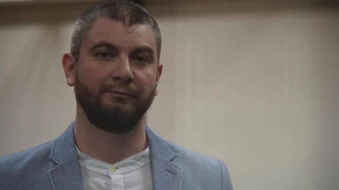 Российский суд отправил крымского журналиста Эрнеса Аметова в тюрьму на 11 лет