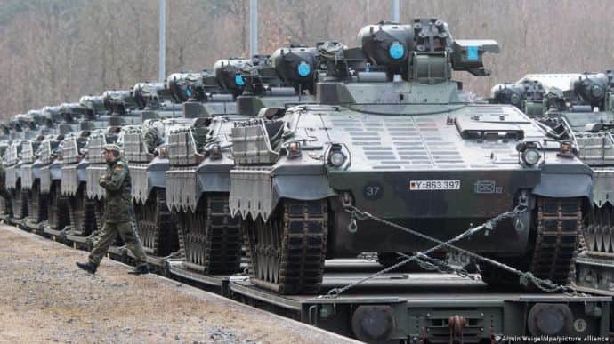 Німеччина відправила нову партію військової допомоги: у ній танки для розмінування і 20 БМП Marder 