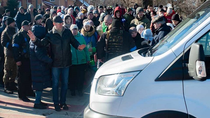 В Сумской области захватчики задержали эвакуационную колонну