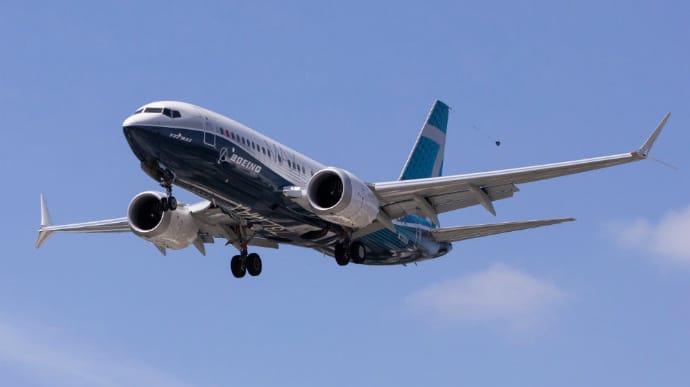 Транспортний Боїнг-737 здійснив аварійну посадку на воду біля Гонолулу