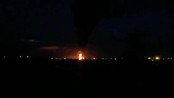 Ukraine's Security Service drones hit 2 oil depots in Smolensk Oblast of Russia, source in SSU says – video