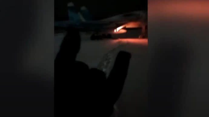 ГУР показало, як палає російський Су-34