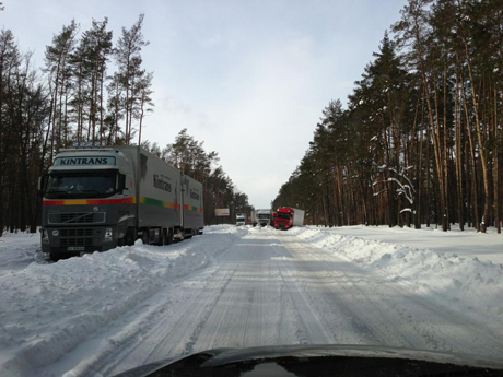Виїзд з Києва на Гостомель заблокований. Фото з Facebook Віктора Бондаря