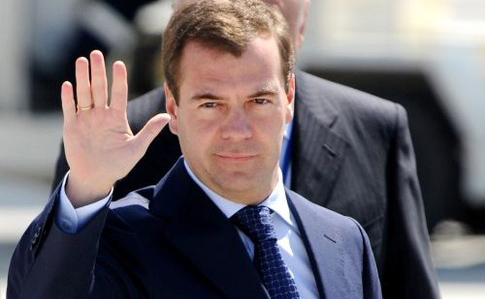 Медведев: России надо расстаться с иллюзиями о снятии санкций
