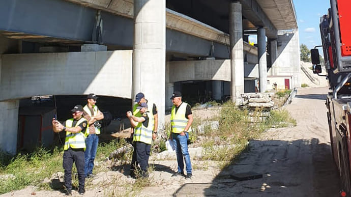 Правоохранители осматривают Подольский мост из-за небрежности на строительстве