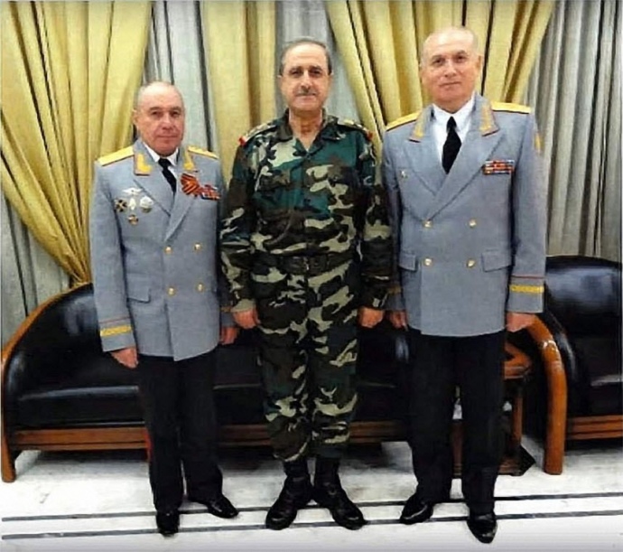 Генерал-полковник Ткачов (ліворуч), міністр оборони Сирії Дауд Раджа (у центрі), генерал-майор Кужеєв (праворуч)