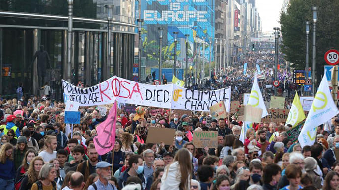 В Брюсселе десятки тысяч человек вышли на климатический марш