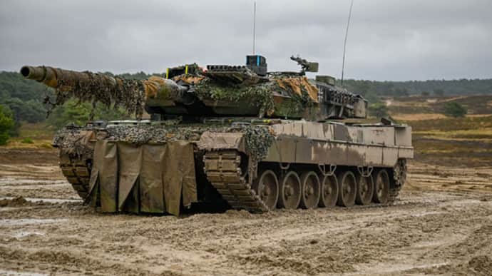 Spain sends Ukraine new batch of aid with 10 Leopard tanks