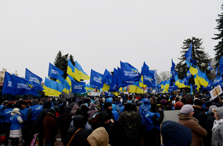 Під Верховною Радою відбувається регіональний анти-Євромайдан. Фото прес-служби Партії регіонів