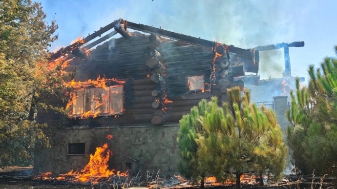 Russians attack Dnipropetrovsk Oblast, destroying two houses and car – photos