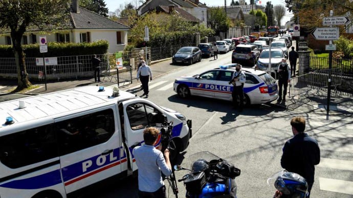 Во Франции назвали терактом убийство сотрудницы полиции близ Парижа