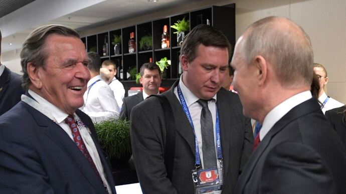 Кремль не виключив контакт Шредера з Путіним в Росії