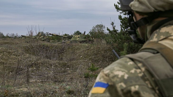 Война на Донбассе: украинского бойца подстрелил снайпер