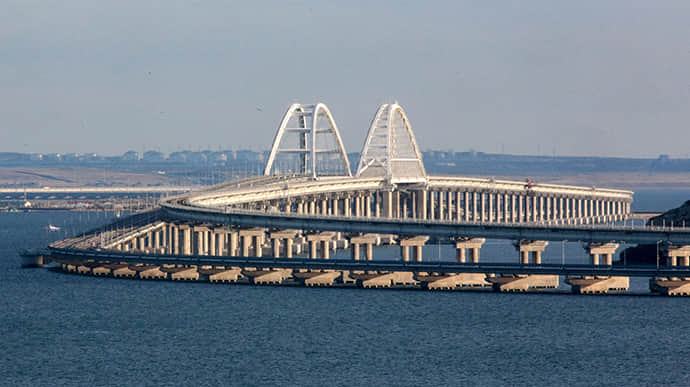 Оккупанты дважды за день перекрывали Крымский мост для автотранспорта