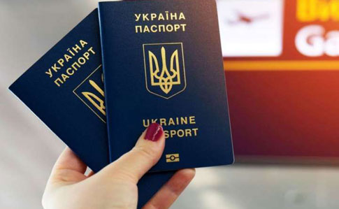 Гончарук о пропуске в РФ только по загранпаспортам: Стимул получить этот документ
